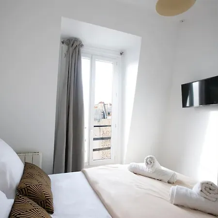 Heavenly & Cozy Parisian Flat - Place Voltaire Apartment