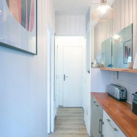 Heavenly & Cozy Parisian Flat - Place Voltaire 巴黎