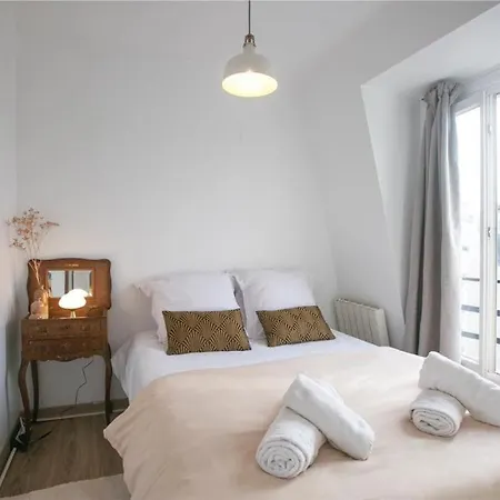 Apartment Heavenly & Cozy Parisian Flat - Place Voltaire Paris