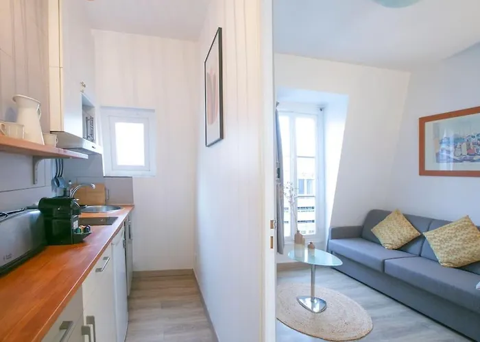 Heavenly & Cozy Parisian Flat - Place Voltaire Apartament Paryż