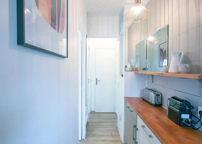 Heavenly & Cozy Parisian Flat - Place Voltaire Paryż