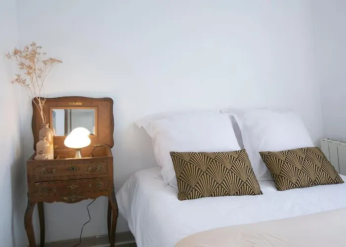Heavenly & Cozy Parisian Flat - Place Voltaire