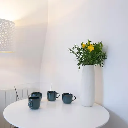 Heavenly & Cozy Parisian Flat - Place Voltaire * 파리